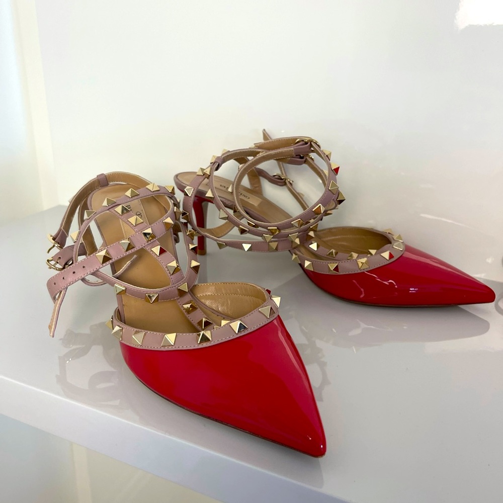 VALENTINO
Red Patent Leather Rockstud T-Strap Kitten Heel